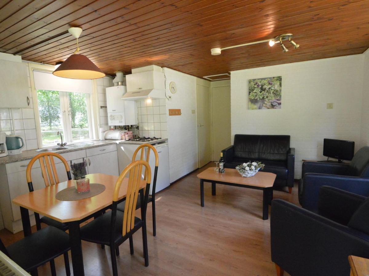 Detached Bungalow With Lovely Covered Terrace In A Nature Rich Holiday Park Stramproy Dış mekan fotoğraf